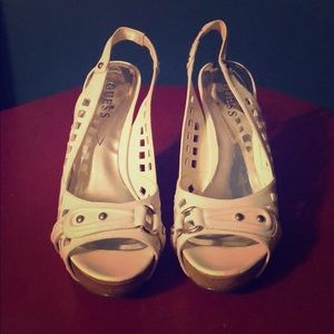 Guess - 4.75in White Platform Heel